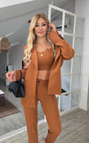 Set costum clasic cu top caramel - MARUFI