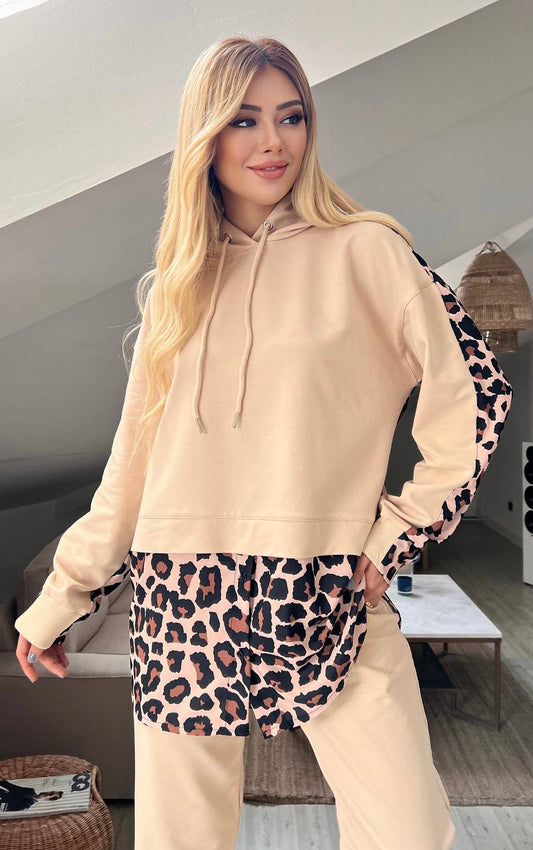 Compleu trening still camasa leopard si gluga crem